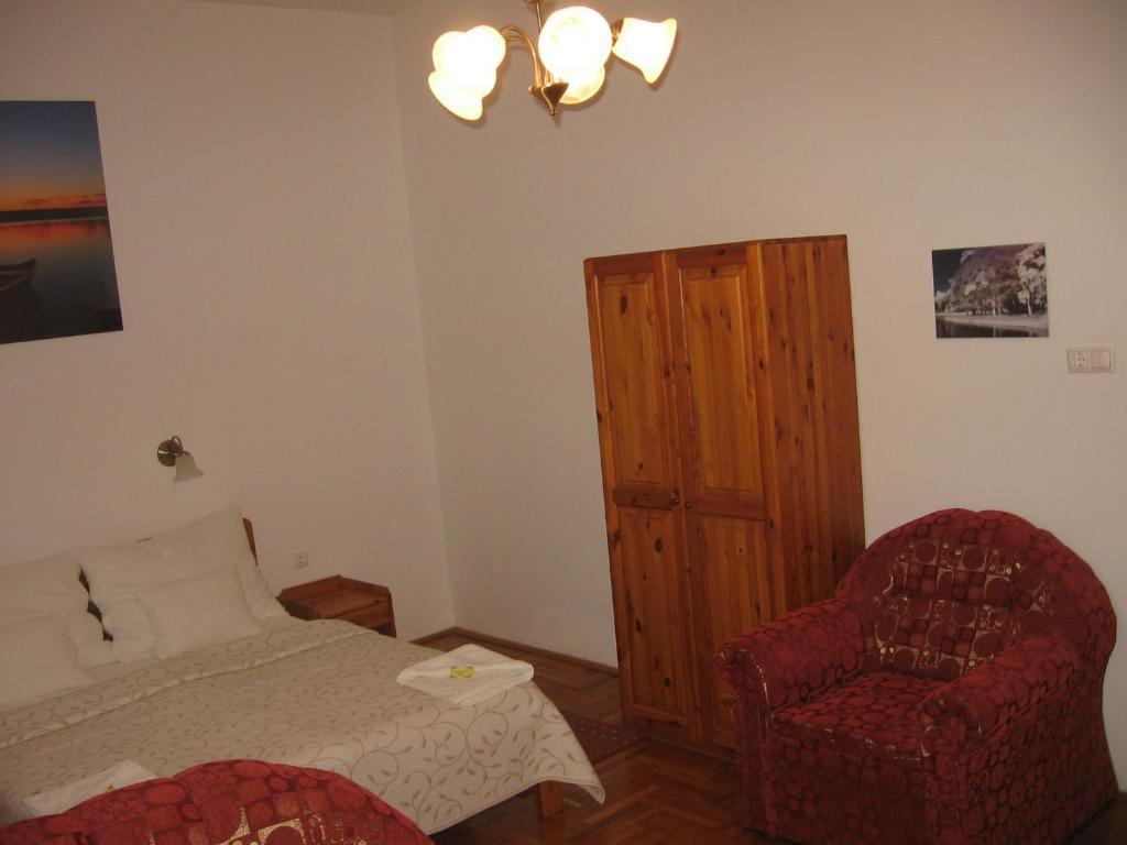 Hotel Mater Salvatoris House Gödöllő Zimmer foto