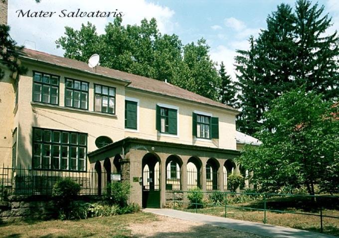 Hotel Mater Salvatoris House Gödöllő Exterior foto